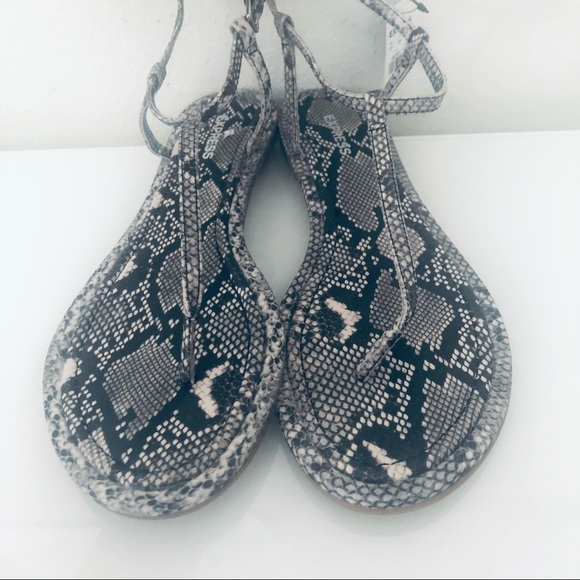EXPRESS SNAKE PRINT TOE POST SANDALS.SIZE 9 - Picture 3 of 6